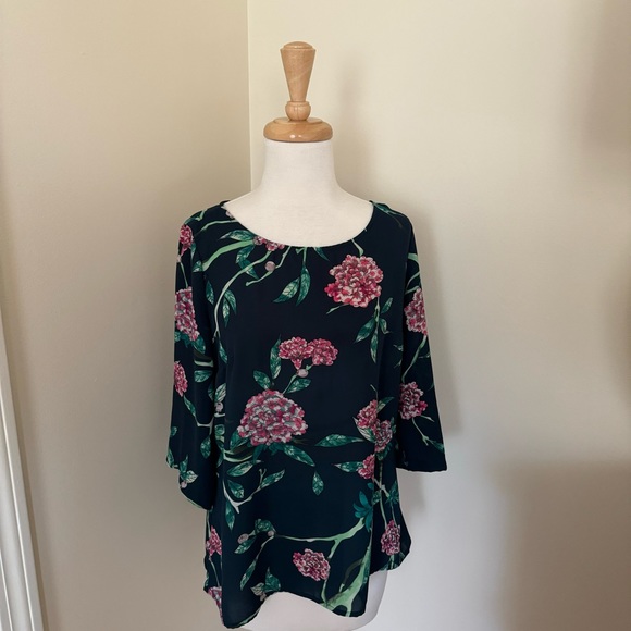 HD in Paris Top - Picture 8 of 9